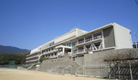 新庄中学校