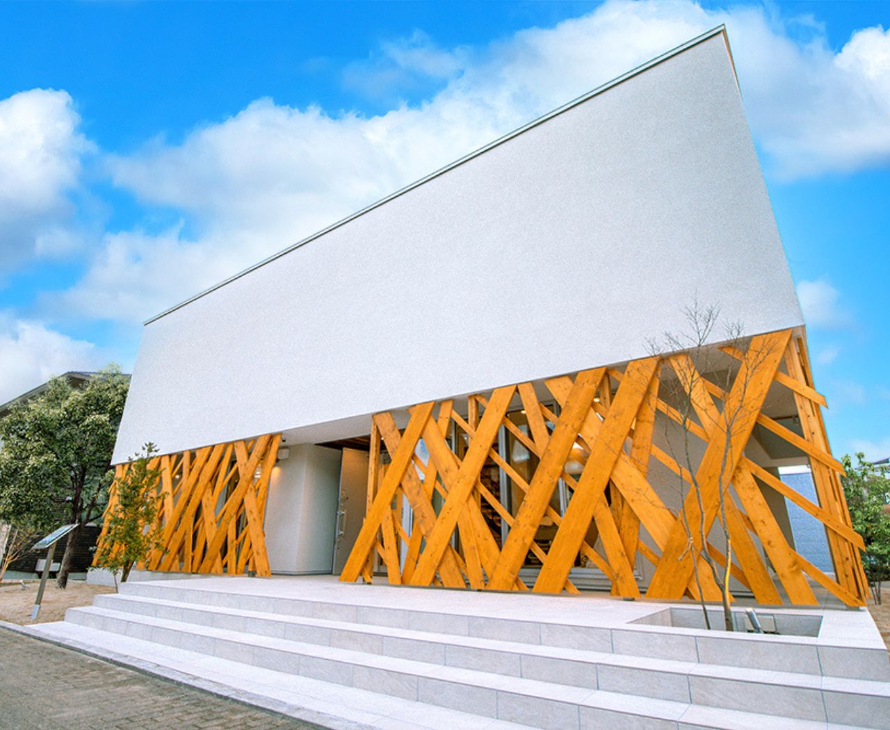 奈良市登美ヶ丘展示場 オープンハウス~無垢材×大開口の吹抜け。素材が調和する大人インテリアなお家~