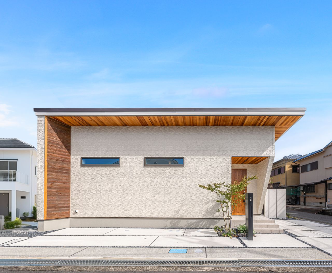 【3/31最終見学日】橿原市中曽司 街かどモデルハウス~平屋だから叶う、広々LDKと家事ラク動線。視線を遮るプライベートガーデンが魅力の贅沢なお家~