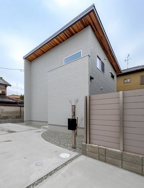 穏やかな街に溶け込む上質な住まい